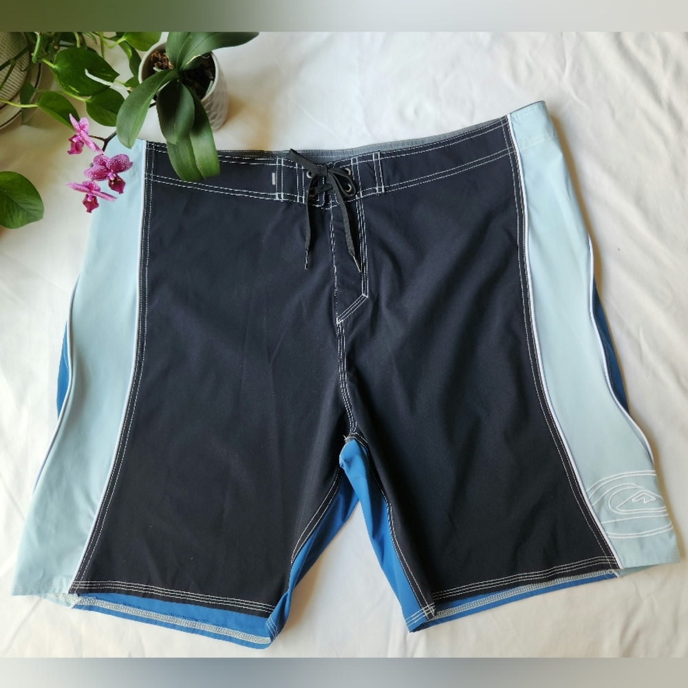 QUIKSILVER Men's Size 42 L Y2K Board Shorts Swim Trunks Navy, Blue, Light Blue